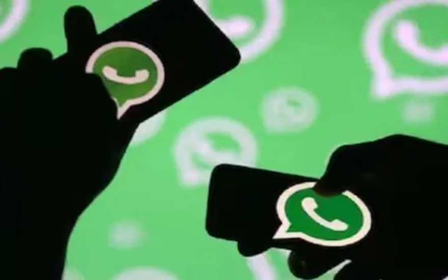 <p>WhatsApp, kullanıcıların durum paylaşırken ses de atmasına izin verecek. Yeni güncellemede dikkat çeken özelliklerden biri bu. Şu anda ses paylaşımı gibi bir işlev bulunmuyor. Ancak yeni güncelleme ile bu mümkün olacak. 30 saniyeye kadar sesli notlar gönderilebilecek.</p>