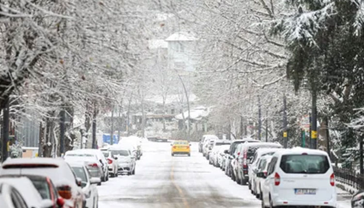 <p>Meteoroloji’den yapılan açıklamaya göre yurt genelinde sağanak yağış beklenirken, Adıyaman, Amasya, Artvin, Bingöl, Bitlis, Diyarbakır, Elazığ, Giresun, Hakkari, Kayseri, Malatya, Mardin, Niğde, Ordu, Rize, Samsun, Siirt, Sivas, Tokat, Trabzon, Tunceli, Van, Yozgat, Batman ve Şırnak için sarı kodlu uyarı verildi.</p>