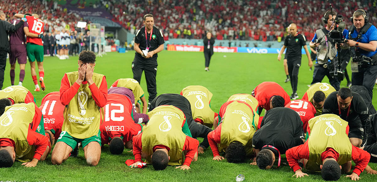 <h3>İŞTE UNUTULMAYACAK O ANLAR...</h3><p>İşte Faslı futbolcuların penaltı atışlarına giderken okuduğu <strong>Fatiha suresi ve takımın kenetlenişi; </strong><a href=