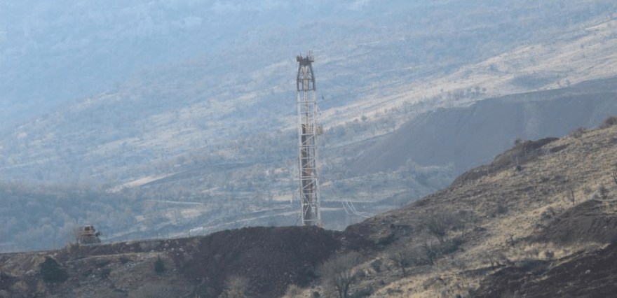 <p>Bölgede bulunan petrolden dolayı sevinçlerini dile getiren Gabar Dağı eteklerindeki Kayaboyun köyü sakinleri, petrolün hem bölgeye hem de ülke ekonomisine büyük katkı sağlayacağını söyledi.</p>