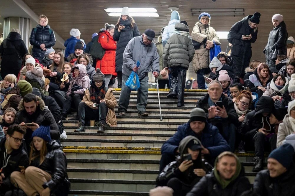 <p>Başkent Kiev ve çevresindeki yerleşim yerlerine atılan 40 füzeden 37'sinin havada imha edildiği bildirilmişti.</p><p> </p>