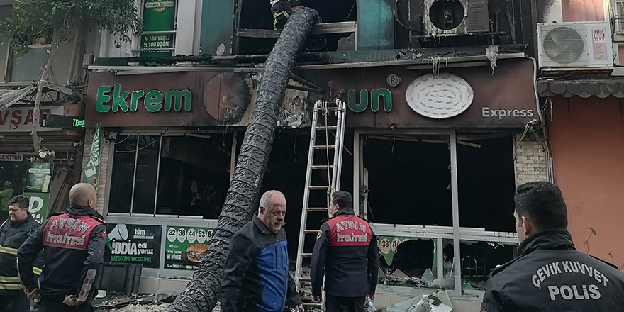 <p>Aydın’daki restorandaki patlamada mahallede acı tablo oluştu ve olay yerinden ilk görüntüler geldi. İşte o görüntüler...</p>