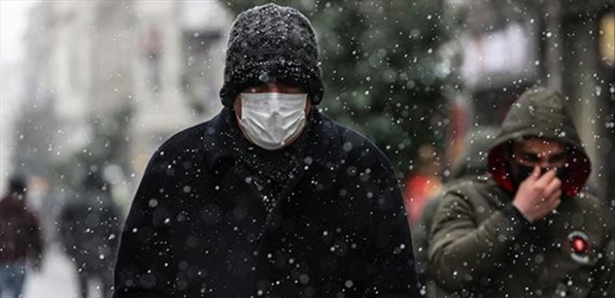 <p>Son dönemde yoğun sis etkisi altında olan ve hava sıcaklığı mevsim normallerine yakın seyreden İstanbul için önümüzdeki ayın ortasına kadar kar yağma olasılığının çok düşük olduğu ifade edildi.</p>