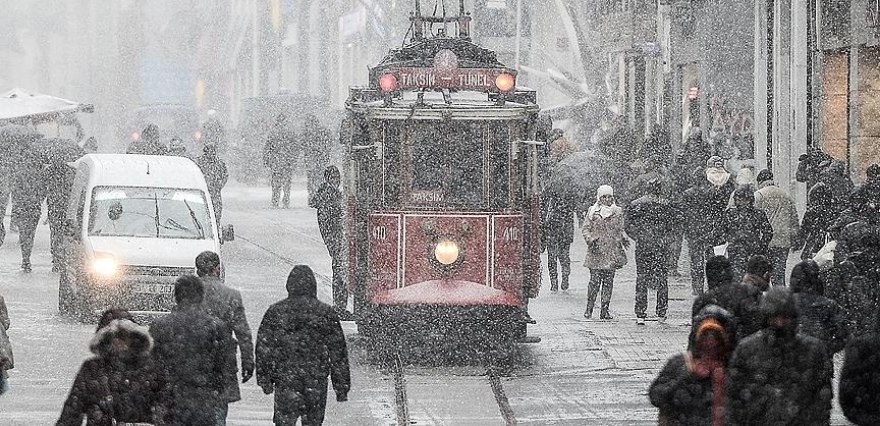 <h3>ŞEN'DEN DEĞERLENDİRME</h3><p>Meteoroloji uzmanı Prof. Dr. Orhan Şen de İstanbul'a kar yağıp yağmayacağı konusuyla ilgili değerlendirmelerde bulundu.</p>