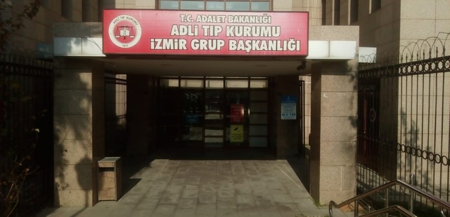 <p>Baba-oğulun cenazeleri İzmir Adli Tıp Kurumu morguna kaldırıldıktan sonra yapılan işlemlerin ardından cenazeler, yakınları tarafından teslim alınarak Manisa Salihli'ye götürüldü.</p>