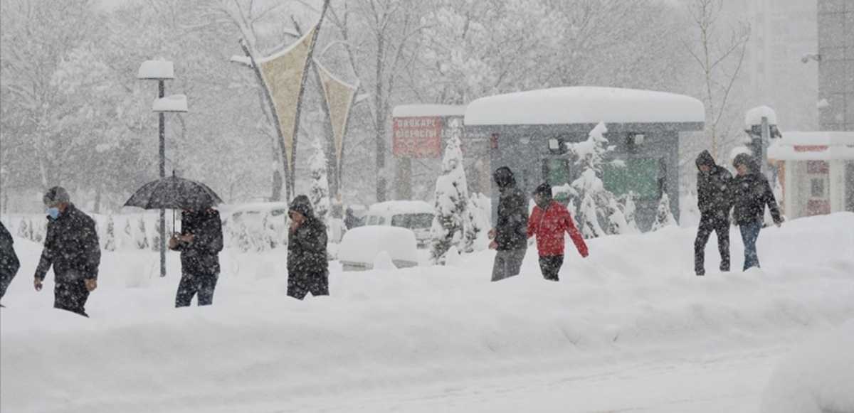 <p>Ayrıca 26-28 Ocak'ta İstanbul, Ankara, Bursa, Samsun gibi şehirlere kar yağabileceği ifade ediliyor.</p>