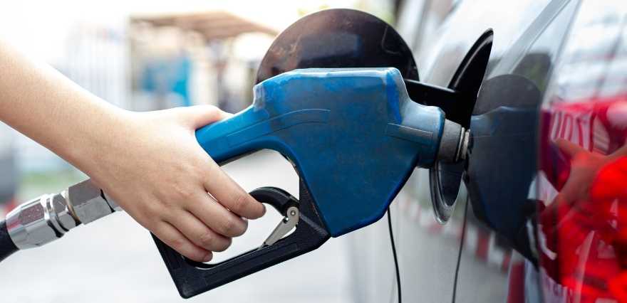 <p><strong>İstanbul</strong><br />Anadolu yakasında bir litre benzin fiyatı: 21,67 TL<br />Motorin (mazot) litre fiyatı Anadolu Yakası'nda 23,14 TL<br />LPG litre fiyatı Anadolu Yakası'nda 10,56 TL<br />Avrupa Yakası'nda bir litre benzin fiyatı: 21,69 TL<br />Motorin litre fiyatı Avrupa Yakası'nda 23,14 TL<br />LPG litre fiyatı Avrupa Yakası'nda 10.92 TL</p>