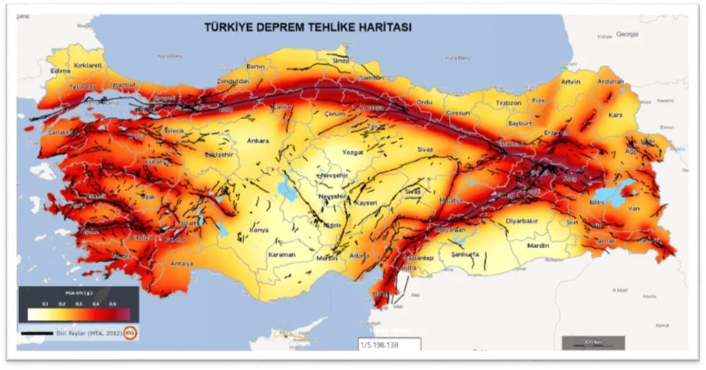 <p>Kahramanmaraş’taki depremlerin ardından Türkiye deprem risk haritası sorgulanmaya başlandı. Peki Türkiye'de bulunan fay hatlarının nerelerde?  Doğu Anadolu fay hattı nereden geçiyor? İşte AFAD tarafından sunulan Türkiye deprem risk haritası….</p>