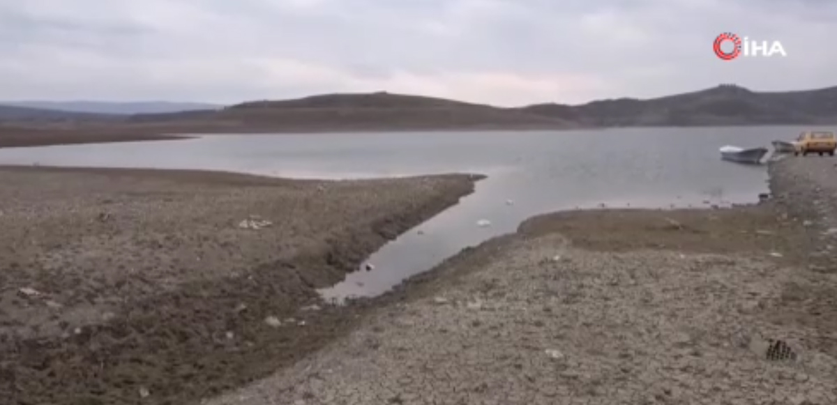 <p>En kurak kış mevsimini yaşayan İç Anadolu Bölgesi’nde su sıkıntısı en önemli sorun haline gelecek. Kuraklık, baraj ve göletlerde etkisini daha Mart ayında göstermeye başladı.  </p>