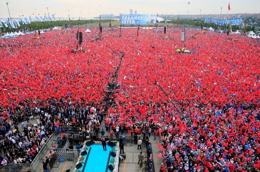 <h3><strong>AK PARTİ MİLLETVEKİLİ ADAYLARI 2023 (İSİM LİSTESİ)</strong></h3><p>Adalet ve Kalkınma Partisi (AK Parti) 14 Mayıs 2023 Pazar günü düzenlenecek olan seçimler için 81 ilden Türkiye Büyük Millet Meclisi (TBMM) toplam milletvekili sayısına denk olan 600 aday gösterecek. Diğer partilerde olduğu gibi MHP de 600 aday gösterdi. Bu adaylar arasından seçmenden en fazla oyu alan adaylar ise partilerinin toplam oy oranına göre Meclis’te sahip olunan koltuklara yerleşecek.</p>