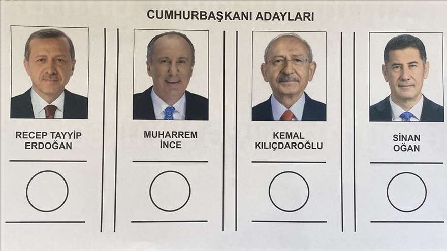 <p><strong>Anketler iki adayı neredeyse başa baş gösteriyor, ancak yurt dışındaki (ağırlıklı olarak Avrupa'daki ve özellikle Almanya'daki) Türk seçmenlerin olası niyetlerini hesaba katmıyor.</strong> Oysa bu seçmenlerin tercihleri, ilk tur oylamada yüzde 50'den fazla destek almak ve ay sonunda ikinci tur oylamadan kaçınmak isteyen iki aday için belirleyici olabilir.</p>