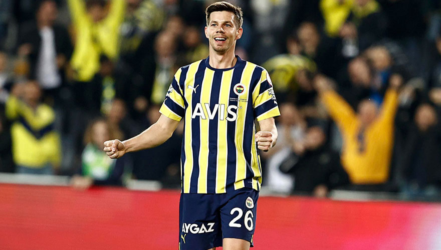 <p>Sports Digitale'de yer alan habere göre; Miha Zajc'ın sözleşme uzatmak için Fenerbahçe yönetimine ilk 11'de oynama şartı koştuğu ifade edildi.<br /><br />Miha Zajc'ın 