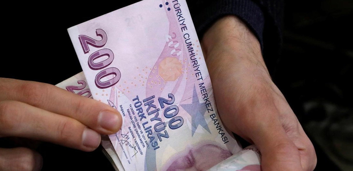 <p>Avukat maaşları ise yüzde 30,40 ve 50 oranlarla göre en düşük 26 bin lira, 27 bin 950 ve 30 bin 85 liraya yükselecek.</p>