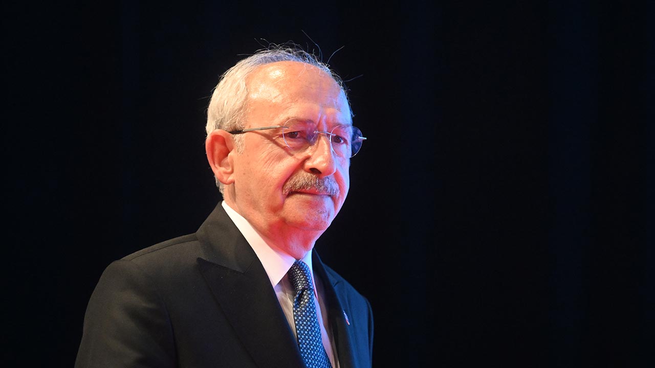 <h3>KILIÇDAROĞLU MEMLETİNDEN REKOR OY ALDI</h3><p>Millet İttifakı adayı Kemal Kılıçdaroğlu, memleketi Tunceli'de yüzde 80.25 oranında oy alarak rakibi Erdoğan'a karşı ezici üstünlük elde etti. </p>