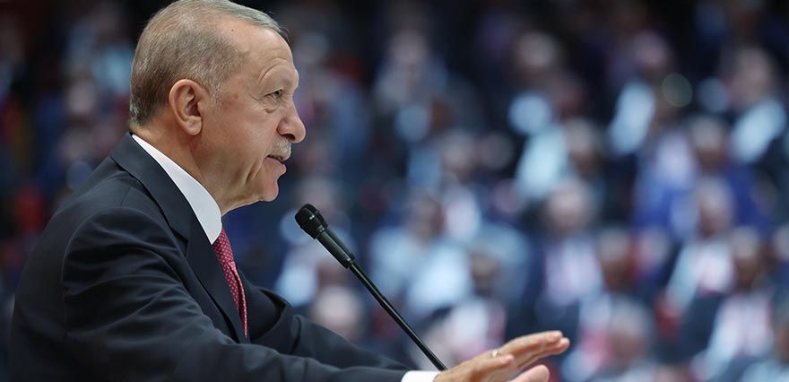 <p>28. Dönem milletvekillerinin cuma günü yemin töreninden sonra <strong>Erdoğan'ın akşam saatlerinde ya da en geç cumartesi günü </strong>yeni Kabine'yi açıklaması bekleniyor.</p>