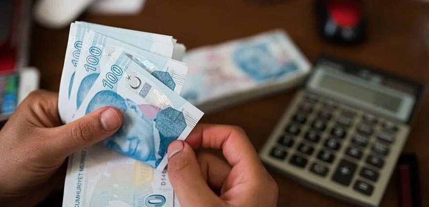 <h3>YÜZDE 30 ZAMDA ORAN NE KADAR OLUYOR?</h3><p>Yüzde 30 zam yapılması durumunda net 11 bin 58 lira (brüt 13 bin 9 lira), işverene maliyeti de 15 bin 286 lira olması bekleniyor.</p>