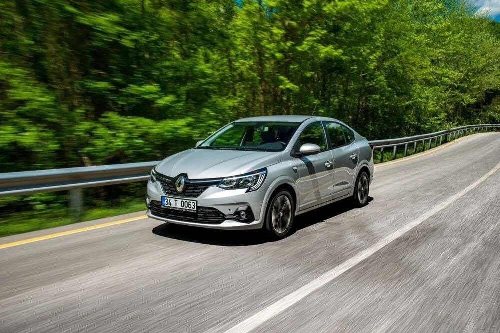 <p><strong>RENAULT</strong></p><p>Taliant Joy 1.0 Sce 65 bg <br /><br />Mayıs Fiyatı - 537.000 TL<br />Haziran Fiyatı - 600.000 TL</p><p>Joy 1.0 Turbo X-tronic 90 bg </p><p>Mayıs Fiyatı -  658.000 TL<br />Haziran Fiyatı - 687.900 TL </p><p>Touch 1.0 Turbo X-tronic 90 bg </p><p>Mayıs Fiyatı -  693.000 TL<br />Haziran Fiyatı - 722.900 TL</p><div id=