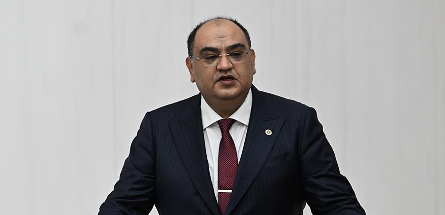 <p>İYİ Parti Gaziantep Milletvekili Mehmet Mustafa Gürban, “ant içerim” yerine “yemin ederim” dediği için tekrar kürsüye çıktı.</p>