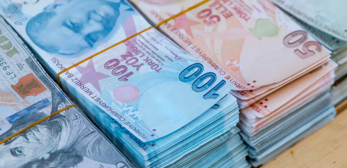 <p>14 bin lira alan yüzde 45 zam formülüne göre temmuz itibarıyla 20 bin 300 lira, bugün 16 bin lira aylık alan, yüzde 40 artışla 22 bin 400 lira, 21 bin lira aylık alan da yüzde 35 artışla, 28 bin 350 lira alacak.</p>