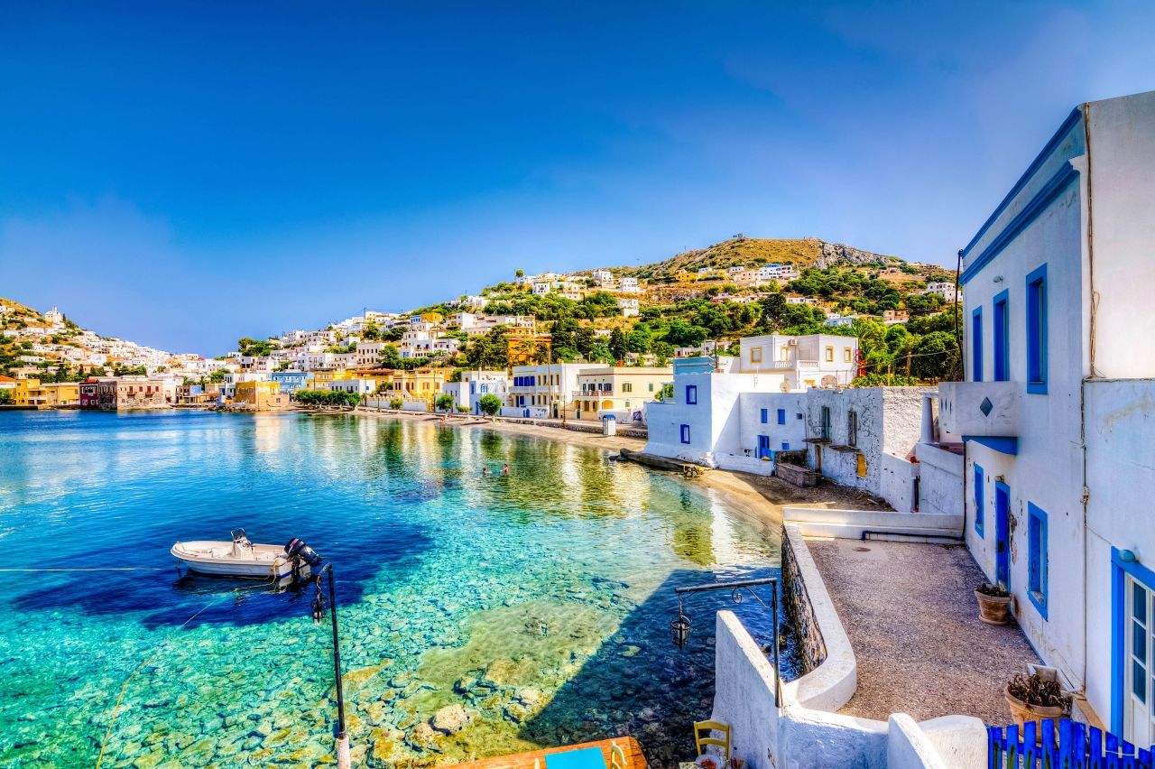 <h3>LEROS ADASI</h3><p>Leros Adası, Yunanistan'ın Güney Ege bölgesinde bulunan bir ada, şehir ve belediyedir. Adada İleryoz Kamu Havalimanı bulunmaktadır.</p><p> </p>