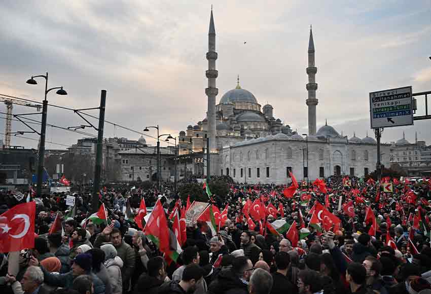 <p>Türkiye Gençlik Vakfının (TÜGVA) öncülüğünde, Milli İrade Platformu tarafından 308 STK'nin katılımıyla düzenlenen 