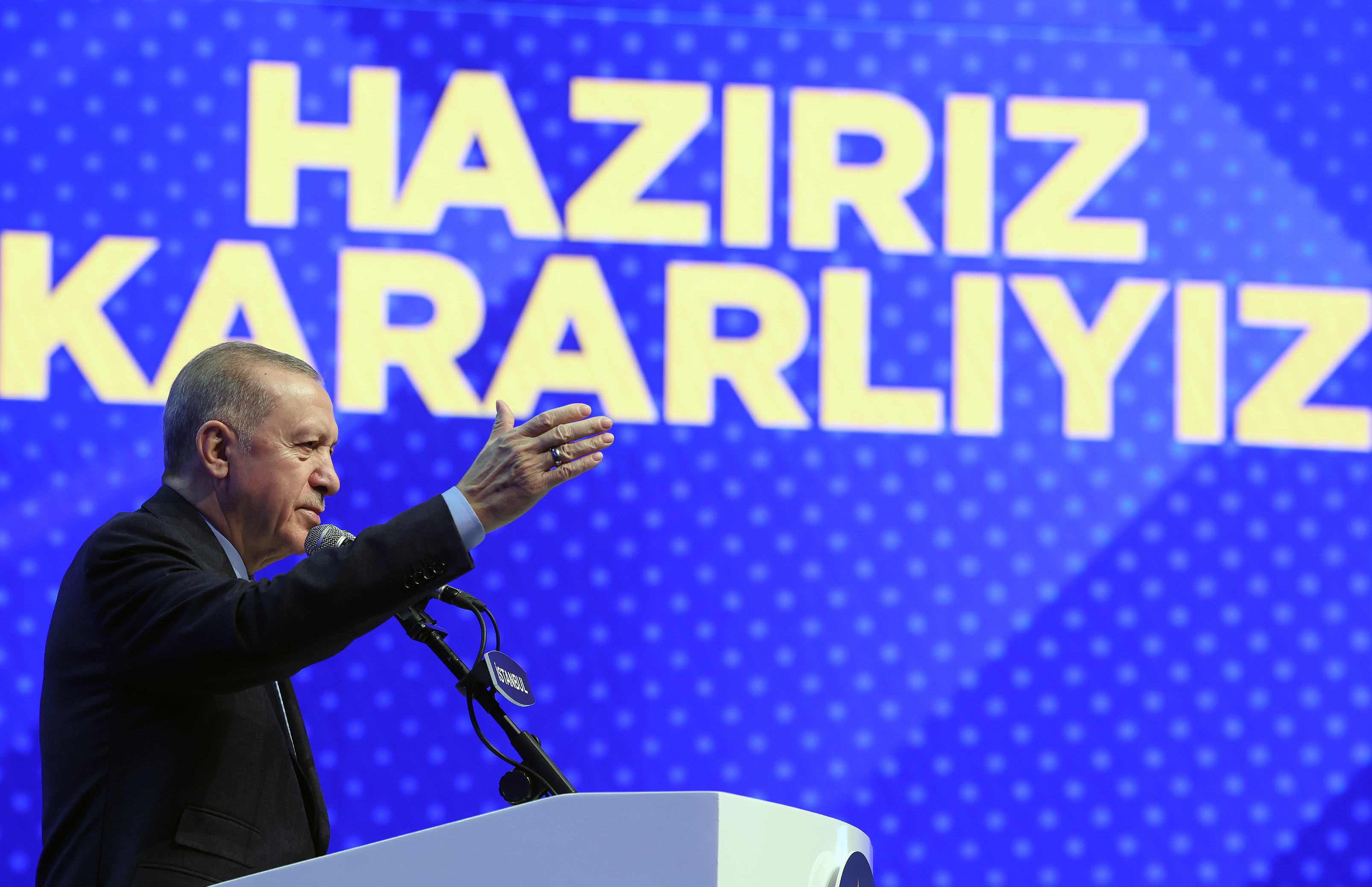 <p>Cumhurbaşkanı Recep Tayyip Erdoğan, AK Parti'nin 26 ilin belediye başkanı adaylarını açıkladı. İstanbul'da Murat Kurum, CHP İstanbul Büyükşehir Belediye Başkanı Ekrem İmamoğlu'na resmen rakip oldu. İşte AK Parti'nin 26 il belediye başkanı adayları...</p>