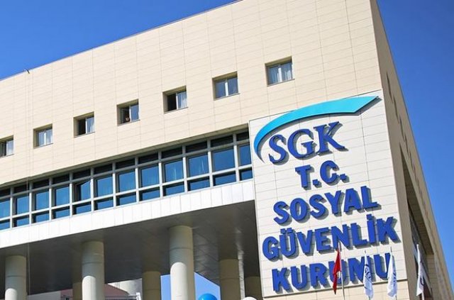 Sosyal Güvenlik Kurumu (SGK), yayınladığı yeni genelge ile, SSK ve Bağ-Kur statüsünde çalışan milyonlarca kişiyi yakından ilgilendiren iş kazaları konusuna açıklık getirildi. îş kazalarında, raporlu olunan dönemde SGK tarafından 