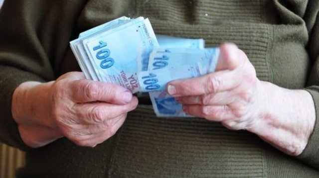 1 Ocak’tan itibaren ayda en az 49,41 lira ödenerek 10 yılda emekli olunabilecek Aylık 50 lira ödeme 250 lira, 200 lira ise bin 989 lira emekli maaşı getirecek...