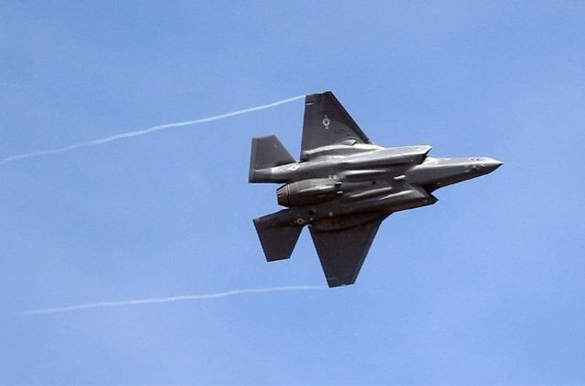 Sistemleri ve dizaynı ile dünya havacılık tarihinde yeni bir sayfa açan F-35'e, Kale Grubu şirketlerinden Kale Havacılık, önemli tedarikçilerden biri olarak katkı verdi. 

