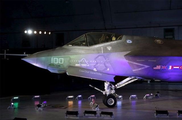 Türkiye'nin 116 adet F-35 savaş uçağı sipariş verdiği projenin diğer ortakları ise Avustralya, Kanada, Danimarka, İtalya, Hollanda, Norveç, İngiltere ve Almanya.

