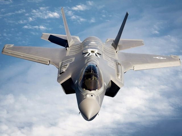 F-35 Lightning II, havadan havaya mücadelede 4 kat daha etkili, karaya saldırı gücü 8 kat daha fazla ve stratejik keşif ve hava savunması konusunda 3 kat daha etkili bir sisteme sahip.

