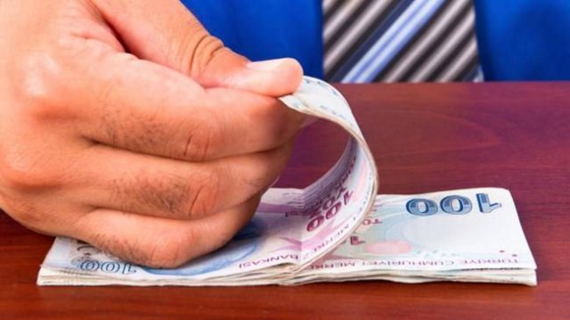 2006 yılında net 380 lira olan rakamın 2016'da net bin 300 liraya  yükselmesiyle asgari ücret aradan geçen sürede yüzde 242 artış gösterdi.
