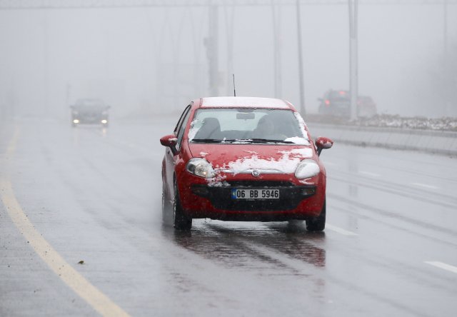 Ankara Büyükşehir Belediyesine ait kar küreme araçlarının başta ana arterler olmak üzere Konya yolunda hazır bekletildiği gözlendi.

5 GÜNLÜK HAVA DURUMU TAHMİNLERİ İÇİN DEVAM EDİN