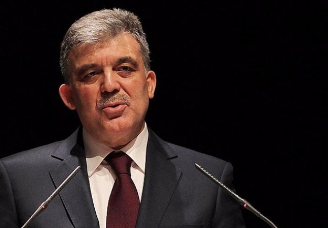 Abdullah Gül

Huzur kentimiz Kayseri'de askerlerimize karşı bu terör saldırısını yapanlara lanet olsun. Devletimiz ve aziz milletimiz asla teröre boyun eğmeyecektir. Şehitlerimize rahmet, yaralılara acil şifa diliyorum. Acımız derin.