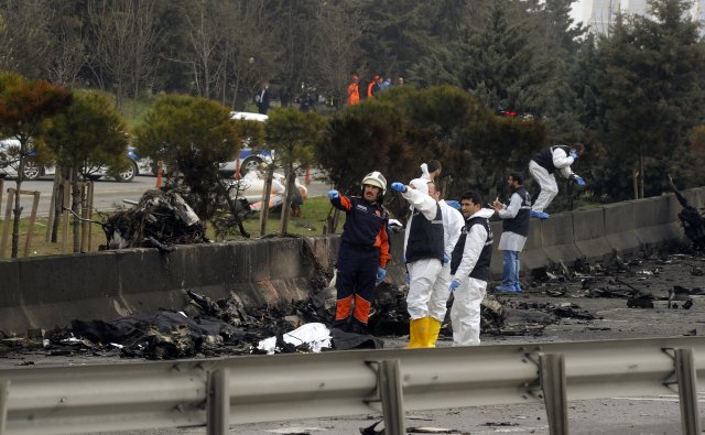 Beş kişinin hayatını kaybettiği belirlendi. Eczacıbaşı Yapı Grubu'na gelen Rus misafirlerin Bozüyük'teki fabrikayı ziyaret etmek için hareket ettiği öğrenildi. İstanbul Valisi Vasip Şahin ilk belirlemelere göre beş kişinin hayatını kaybettiğini açıkladı. 
