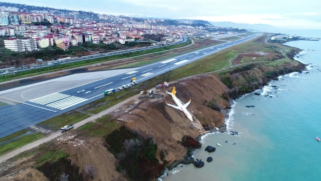 Uçaktaki 162 yolcu, 2 pilot ve 4 kabin görevlisi uçaktan tahliye edilirken, olayda herhangi bir can kaybı veya yaralanma yaşanmamıştı