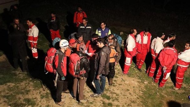 Jetin enkazına ulaşılırken, İran Acil Yardım Kurumu, ölen 11 kişinin kimliklerinin belirlenmesi için DNA testinin gerekli olduğunu açıkladı. İran resmi ajansı düşen jetin kara kutusunun bulunduğunu açıkladı.

