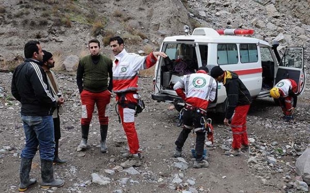 ENKAZIN OLDUĞU GÖLGEYE EKİPLER SEVK EDİLDİ

İran'ın Çaharmahal ve Bahtiyari eyaletinde düşen Başaran Holding'e ait özel uçağa ait enkazın olduğu bölgeye 10 arama kurtarma timinin sevk edildiği bildirildi. AA muhabirine konuşan İran Kızılay Kurumu Arama Kurtarma Birimi Başkan Yardımcısı Şahin Fethi, uçağın düştüğü bölgeye 10 arama kurtarma timinin sevk edildiğini söyledi.

