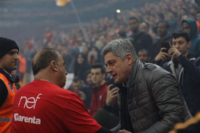 Galatasaray Erkek Basketbol Takımı ve Koçu Oktay Mahmuti takıma destek oldu.