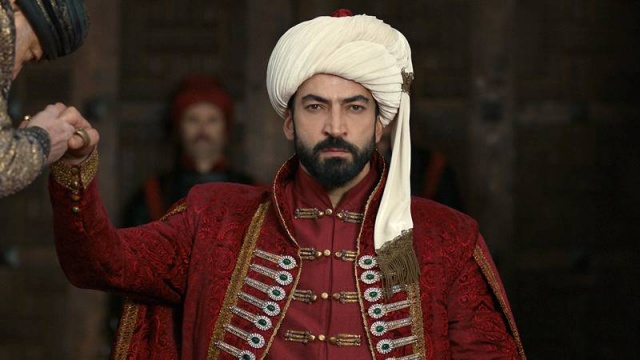 Çekim teknikleriyle dikkat çeken Mehmed Bir Cihan Fatihi'nde, adını tarih sayfalarına altın harflerle yazdırmış Fatih Sultan Mehmed'in zafere giden yol üzerinde yaşadıkları anlatılıyor. 