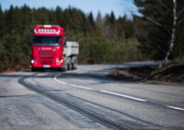 Görünüşe göre 20.000 km'lik elektrikli yol 9.5 milyar dolara mal olacak. Diğer yandan şirket yetkilileri elektrikli yolların yaygınlaşacağını öngörüyor.