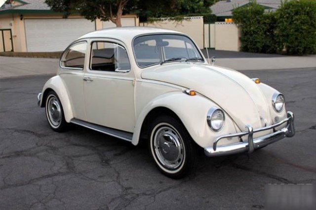 Alman otomobil üreticisi Volkswagen'in 1938'de başlayıp 2003'e kadar ürettiği ikonik otomobil modeli. Almanya'daki üretim 1985 yılında bitse de, 2003'e kadar Güney Amerika'da üretilmeye devam etti.

.