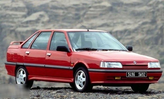 1986-1995 yılları arasında üretilen araç, büyük aile aracı kategorisindeydi. Renault'un Türkiye'de ilk lüks kategori modellerinden biriydi.

.