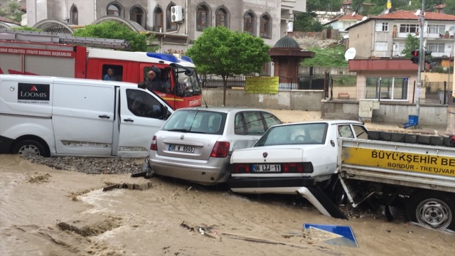 Ankara Büyükşehir Belediye Başkanı Mustafa Tuna ‘500 yılda bir vuku bulan bir afet. Bugüne kadar hiç görülmedi” dedi.

