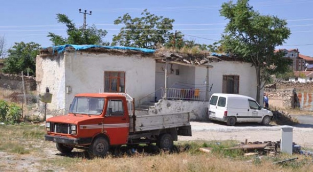 En son evlerinin yanındaki yolda bisiklet sürerken görülen Eylül'ün eve gelmediğini fark eden ailesi, dışarı çıkarak çocuklarını aramaya başladı. 