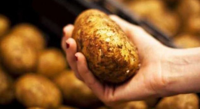 Patates suyunun faydaları arasında gastrit, kolik ve mide ülserleri ile kalp hastalıkları gibi çeşitli hastalıkların tedavisinde kullanıldığı görülmektedir.