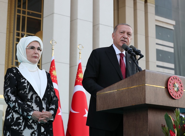 Yeni sistemle birlikte en çok merak edilen yeni bakanların kimler olacağıydı. Az önce o liste açıklandı. Peki kabineden kimler gitti, kimler geldi?