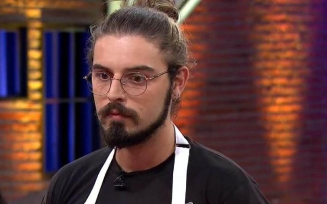 Master Chef Uğur
Mutfağa küçük yaşından beri ilgisi olan Uğur, bekar yarışmacılardan biri Bir idari yönetici olarak çalışıyor.
