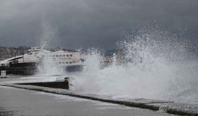 Bursa Deniz Otobüsleri (BUDO) ve İstanbul Deniz Otobüsleri (İDO) Marmara Denizi'ndeki olumsuz hava koşulları sebebiyle seferlerini iptal etti. 