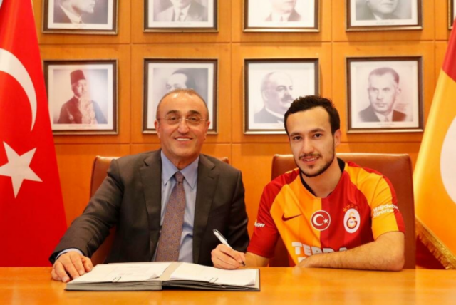 ATALAY BABACAN

Galatasaray, 19 yaşındaki Altay Babacan ile 2 yıllık yeni sözleşme imzaladı.